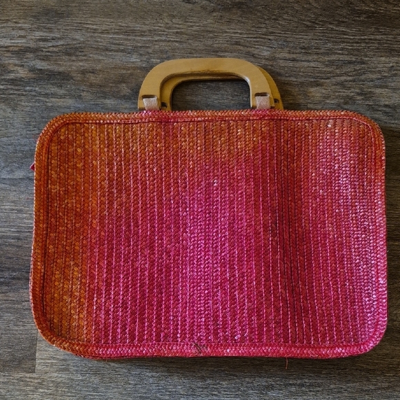 Lesco Vintage Straw Ombre Red Woven Handbag with Wooden Handles - Picture 2 of 10